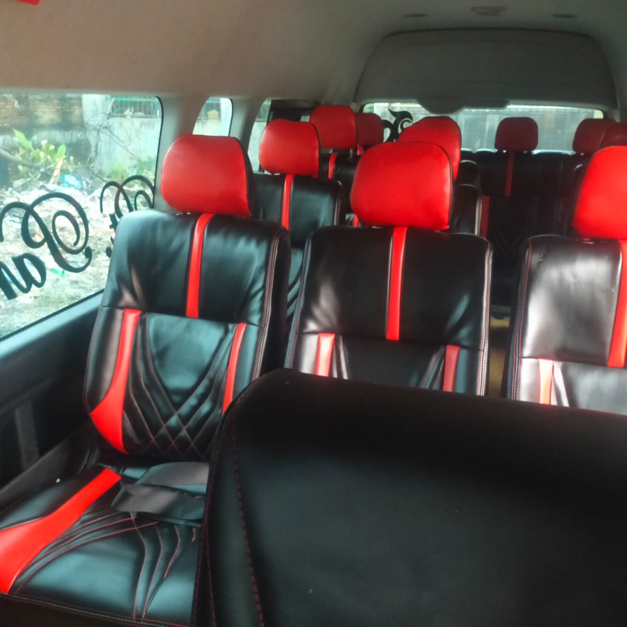 Interior Hiace manik